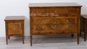 Trittico neoclassico per camera da letto in stile Maggiolini in legno intarsiato